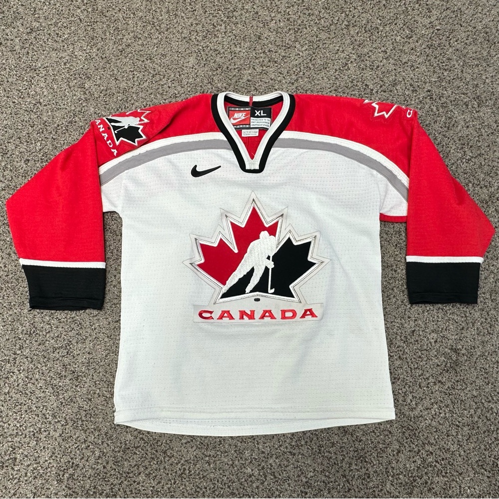 Vintage Nike Team Canada Hockey Jersey – Youth Size XL (18–20) – Made in Canada